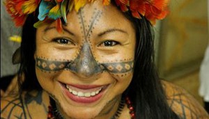 Die brasilianische ASW-Partnerin Alessandra Korap Munduruku, Aktivistin der gleichnamigen indigenen Gemeinschaft im Amazonaswald, wurde am Samstag, den 14. November mit dem taz-Panter-Preis ausgezeichnet. Der Preis ehrt im aktuellen Jahr zivilgesellschaftliches Engagement zugunsten des Klimaschutzes.