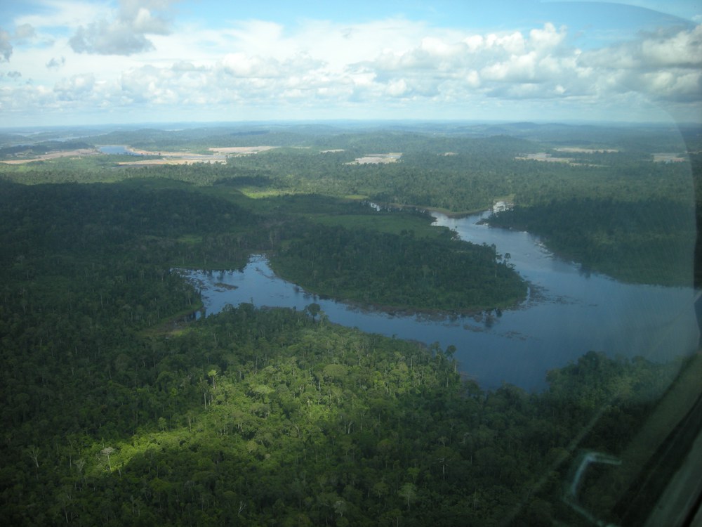 Bundesstaatsanwaltschaft verklagt FUNAI wegen Bedrohung Indigener durch Staudamm in Rondônia