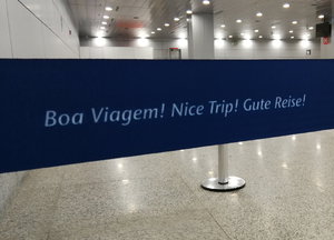 FRAPORT antwortete erst im Mai auf der Aktionärsversammlung auf die Frage nach illegaler Rodung auf dem Flughafengelände von Fortaleza: Es "werden Aktivitäten auf dem Flughafengelände nur vorgenommen, wenn alle erforderlichen gesetzlichen Genehmigungen dafür vorliegen." Keine vier Monate später wird auf FRAPORT-Gelände in Fortaleza durch eine Drittfirma ohne die erforderlichen gesetzlichen Genehmigungen gerodet.