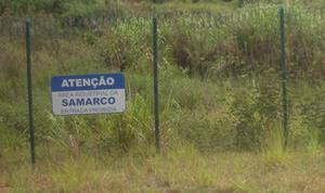 Das sogenannte "Generalgesetz zur Umweltlizenzierung" 2159/21 wurde gestern (20. Mai 2025) von den Ausschüssen im brasilianischen Senat für Umwelt und für Landwirtschaft mehrheitlich angenommen. Medienberichten plant die konservative Mehrheit im Senat, die Verabschiedung des Gesetzes gleich auf die heutige Agenda des Plenums zu setzen. Menschenrechtsverteidiger:innen und Umweltschützer:innen sehen in den u.a. im Gesetz vorgesehenen Maßnahmen wie der deklaratorischen Selbstermächtigung der Unternehmen zur Ausstellung der Umweltgenehmigung ein massives Einfallstor zur deutlichen Beschneidung der Rechte von indigenen und weiteren traditionellen Völkern und Gemeinschaften sowie eine Bedrohung der bestehenden Schutzgebiete in Brasilien.