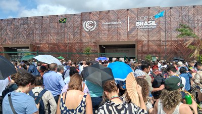 Indigene Munduruku blockieren Eingang zur COP 30: "Niemand kommt raus, niemand kommt rein!"