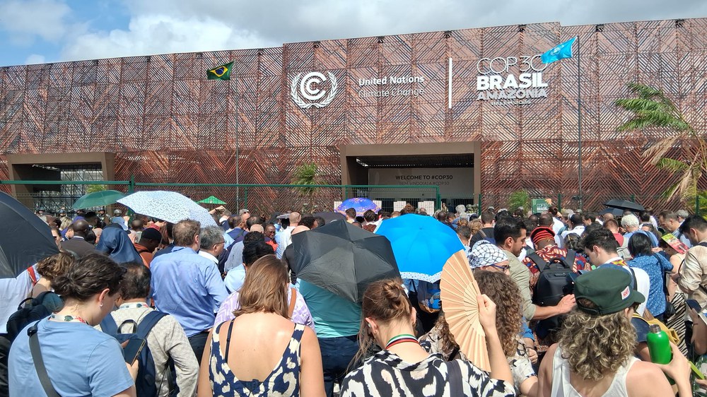 Indigene Munduruku blockieren Eingang zur COP 30: "Niemand kommt raus, niemand kommt rein!"