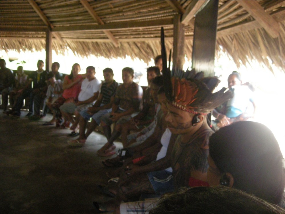 Neuer Bericht zu Gewalt gegen Indigene in Brasilien und Vorwurf zu verschleppter Verfassungsklärung des grundlegenden Disputs um Indigenenrechte und Agro- und Bergbau-Wirtschaftsinteressen