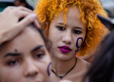 [de] Mutige Frauen: Reflexion über die Herausforderungen brasilianischer Frauen in schweren Zeiten