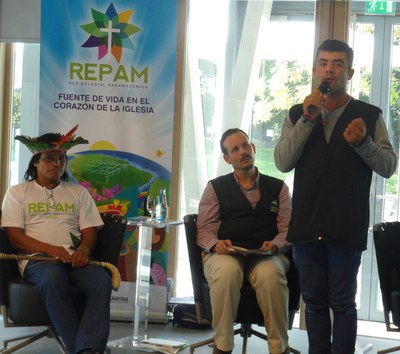 Indigene Vertreter überreichen REPAM-Bericht über Menschenrechtsverletzungen im Amazonasgebiet