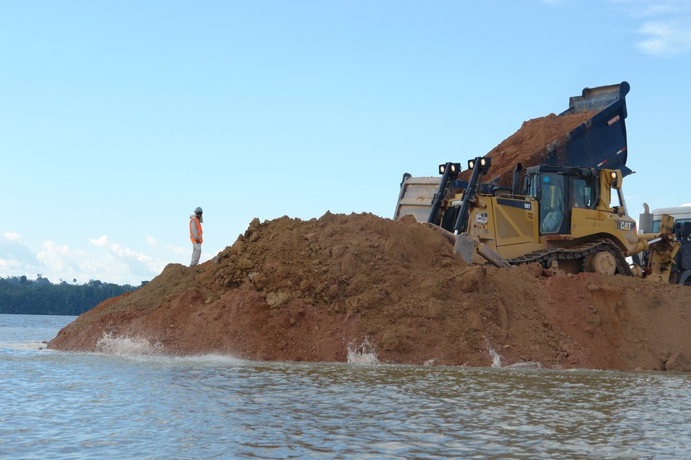 Tausende Arbeiter legen Baustelle des Belo-Monte-Staudamms lahm