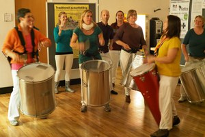 Lokaler Samba im Abendprogramm